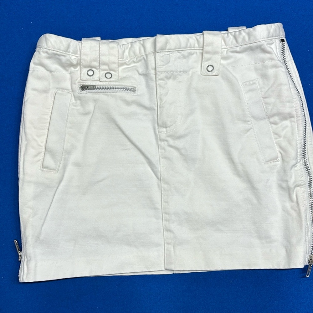 A/X white zip skirt size P0